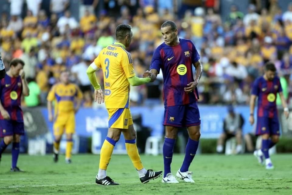 Con tres goles anotados por David 'Guaje' Villa, dos de ellos de penal, las Leyendas del Barcelona vencieron en el Uni 3-2 a las Leyendas de Tigres.