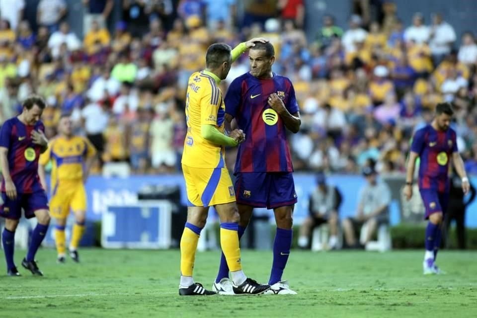 Con tres goles anotados por David 'Guaje' Villa, dos de ellos de penal, las Leyendas del Barcelona vencieron en el Uni 3-2 a las Leyendas de Tigres.