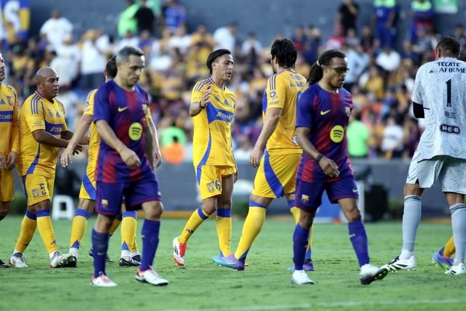 Con tres goles anotados por David 'Guaje' Villa, dos de ellos de penal, las Leyendas del Barcelona vencieron en el Uni 3-2 a las Leyendas de Tigres.