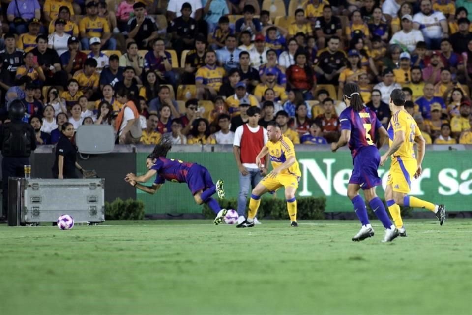 Con tres goles anotados por David 'Guaje' Villa, dos de ellos de penal, las Leyendas del Barcelona vencieron en el Uni 3-2 a las Leyendas de Tigres.