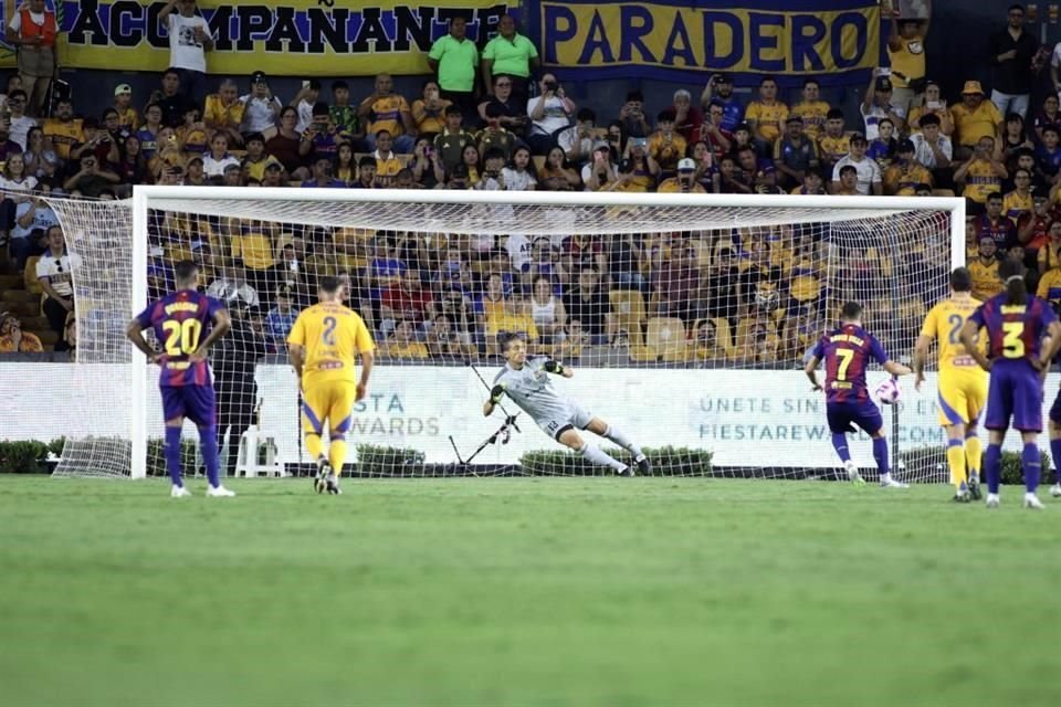 Con tres goles anotados por David 'Guaje' Villa, dos de ellos de penal, las Leyendas del Barcelona vencieron en el Uni 3-2 a las Leyendas de Tigres.