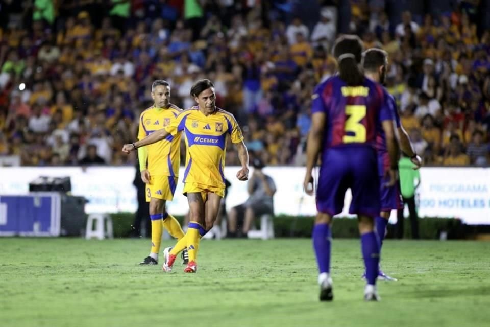 Con tres goles anotados por David 'Guaje' Villa, dos de ellos de penal, las Leyendas del Barcelona vencieron en el Uni 3-2 a las Leyendas de Tigres.