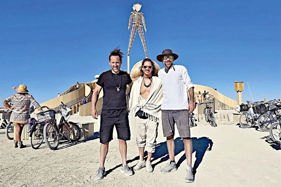 La investigación incluyó entrevistas a varios participantes y el acordonamiento del perímetro en la zona donde se encontró el cuerpo, en el campamento improvisado llamado Black Rock City.