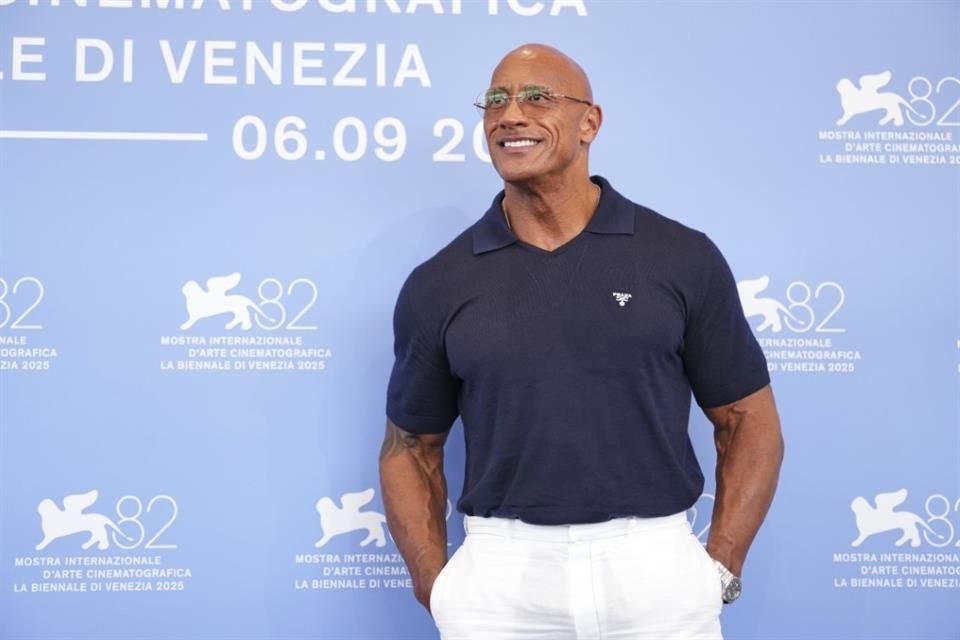 Dwayne Johnson presentó en el Festival de Cine de Venecia su película 'The Smashing Machine', que podría colocarlo en la carrera al Óscar.