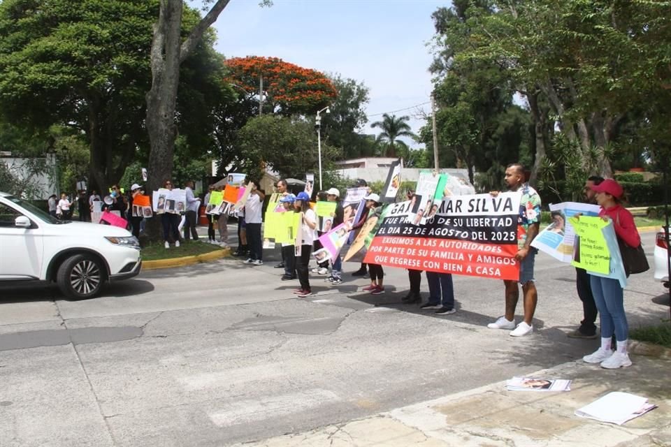Manifestantes cierran vialidades.