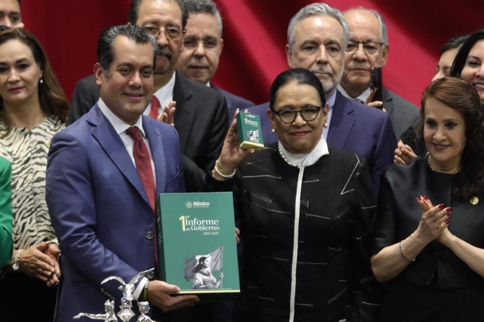 Rosa Icela Rodríguez, Secretaria de Gobernación, entregó el Primer Informe de Gobierno de Sheinbaum en la Cámara de Diputados.