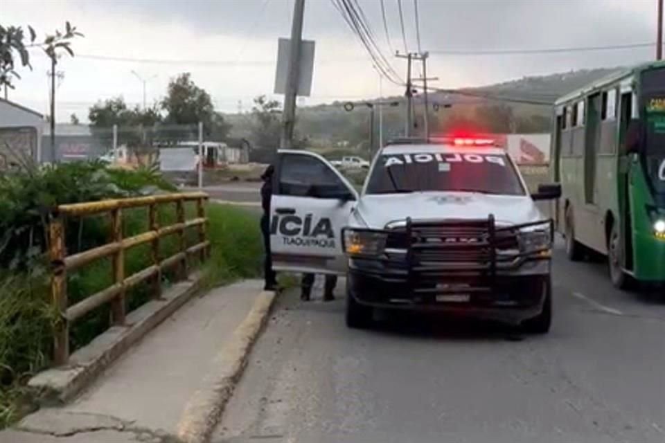 El sujeto escapó por un canal, dejando abandonada la bicicleta.
