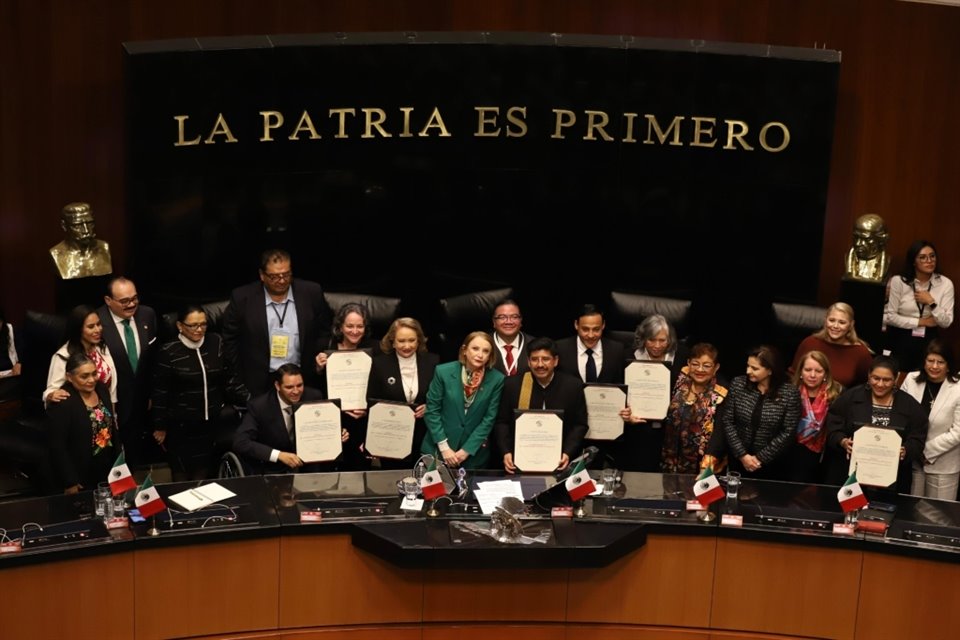 Los nueve miembros de la nueva Suprema Corte de Justicia de la Nación rindieron protesta en el Senado.
