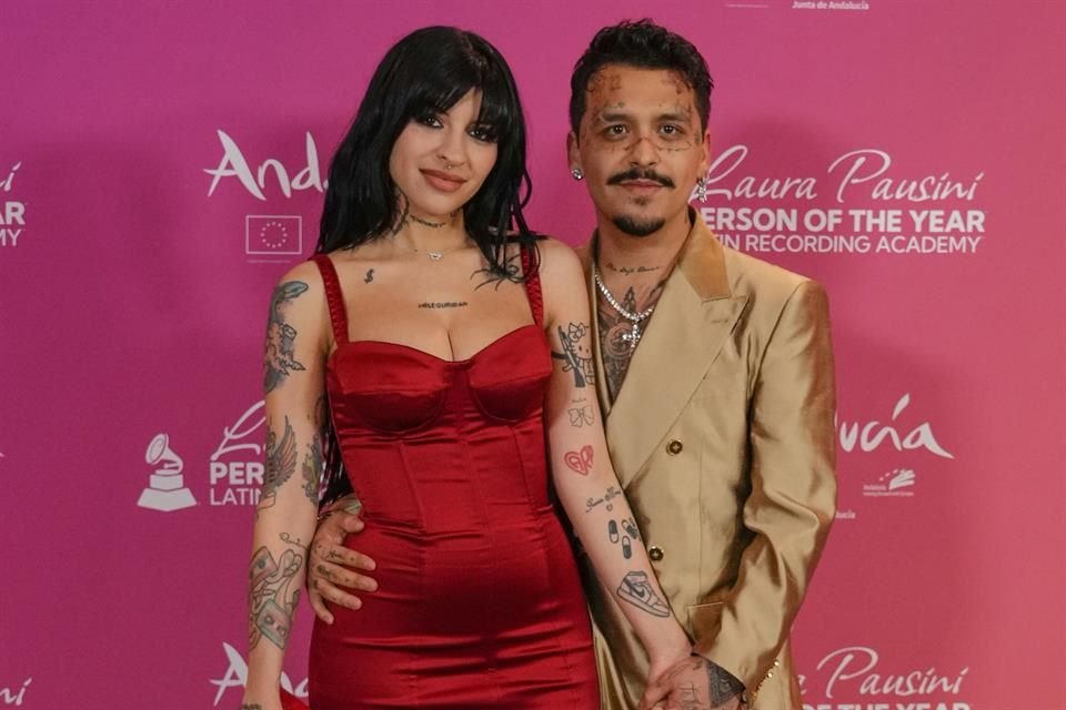 Cazzu denunció que Christian Nodal le ha impedido viajar con su hija Inti, señalando conflictos de custodia y control en su relación.