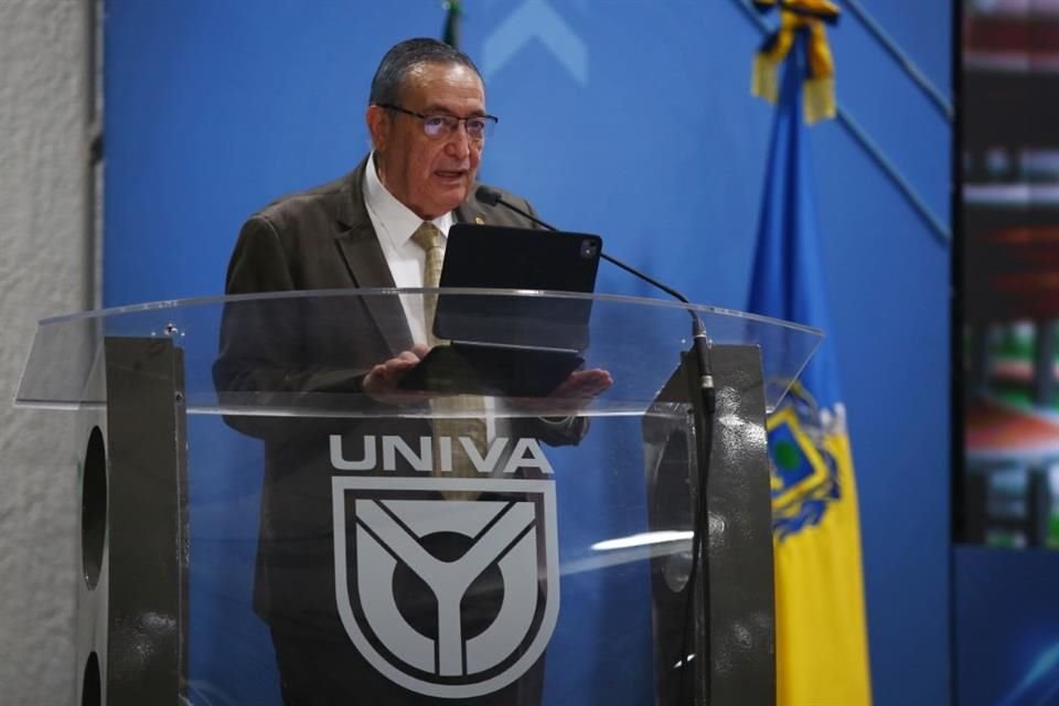 Francisco Ramírez, rector de la UNIVA.