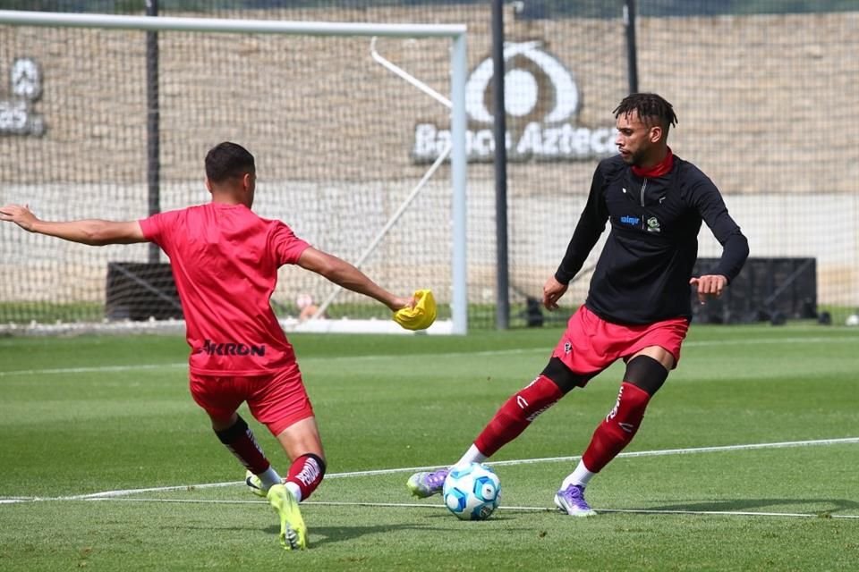 Por unas horas, Matheus Doria tuvo un pie en el Santos FC de Brasil, pero se quedará en el Atlas.