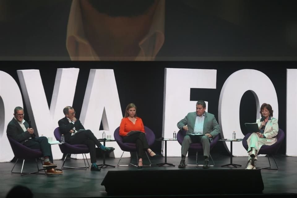 Con la llegada de la Inteligencia Artificial, el modelo educativo tendría que tener algunos cambios, señalaron académicos en panel.