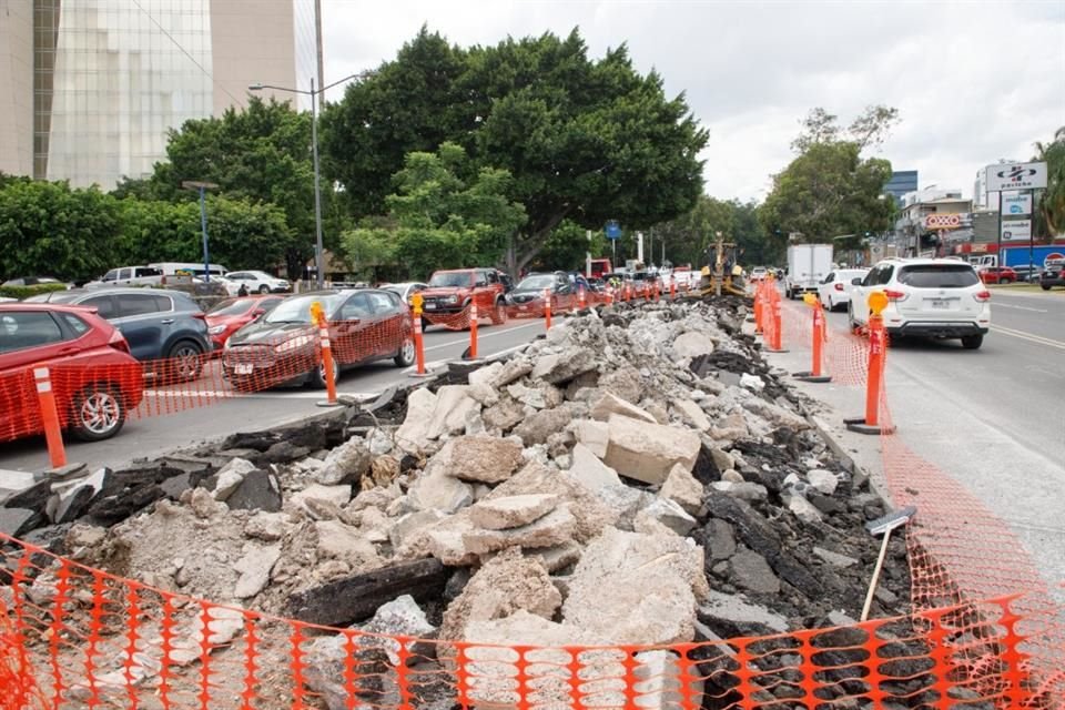 Tráfico en la Glorieta Minerva por obras de remodelación.