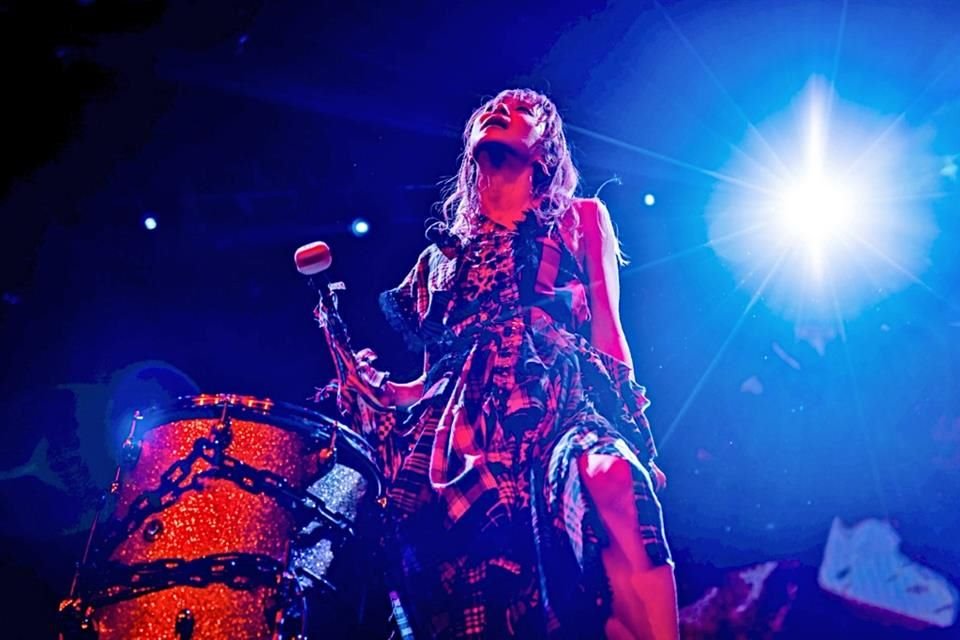 La cantautora tailandesa LiSA escribió e interpreta 'Shine in the Cruel Night' para la esperada nueva película del anime 'Demon Slayer'.