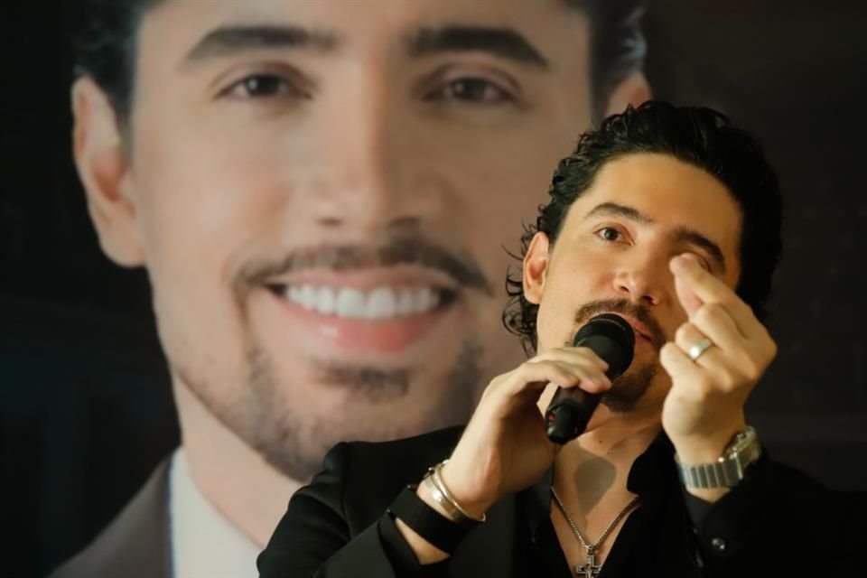 Alex está presentando su gira 'Voz de mi Sangre', la cual lo llevará a España, Estados Unidos y en CDMX tendrá una parada el 7 de noviembre en el Auditorio Cantoral.