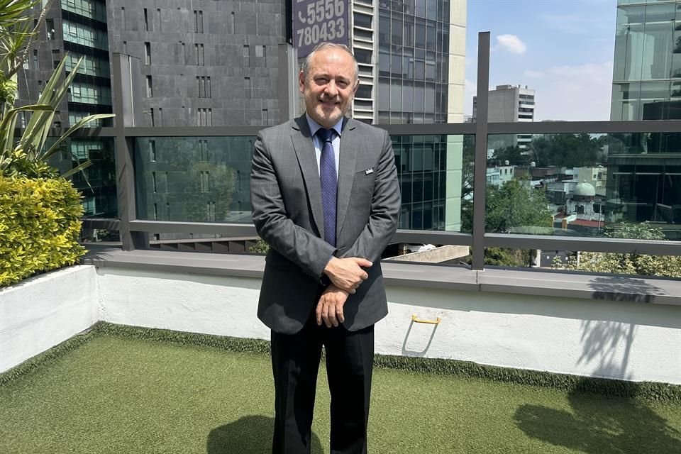 Carlos Andrés Rebellón Villán, gerente geral da Intel México.
