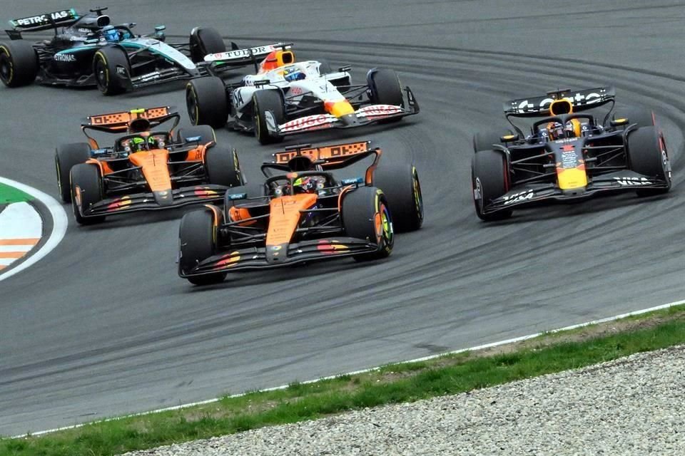 Los McLaren pelean por el título de la F1.