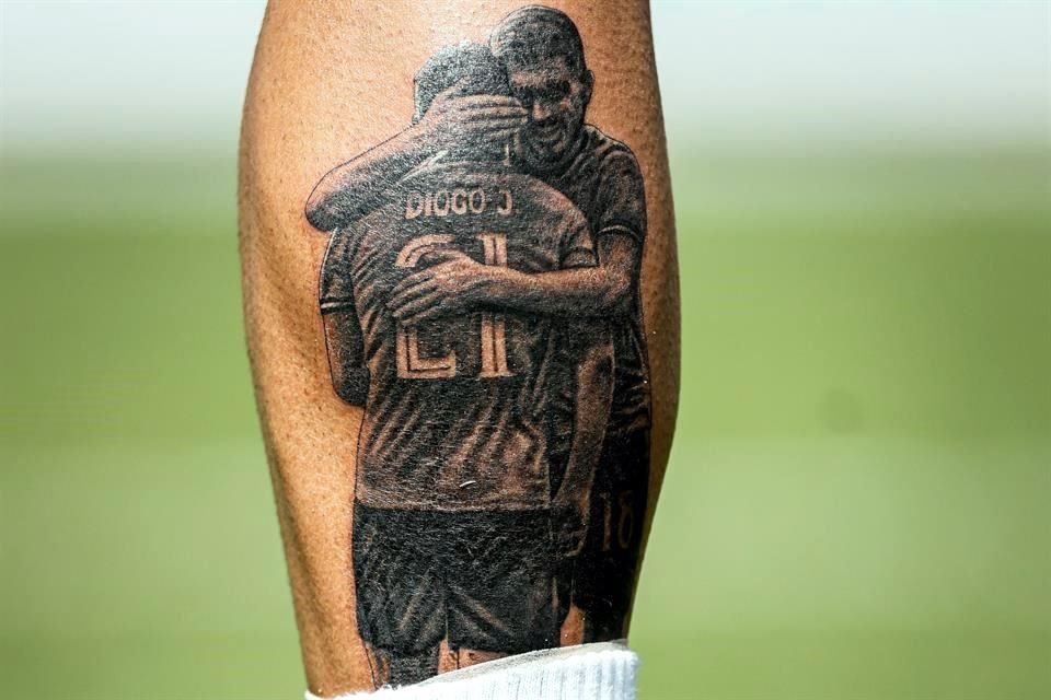 El tatuaje en honor a Jota.
