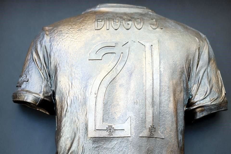 Tambbién se reveló una obra en honor al fallecido jugador.