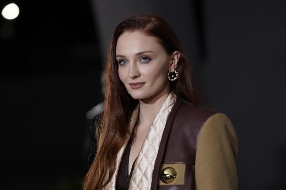 Desde hace un tiempo se especulaba que Sophir Turner interpretaría a Lara Croft.