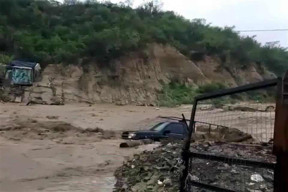 El huracán 'Lorena' ha provocado fuertes lluvias en San José del Cabo.