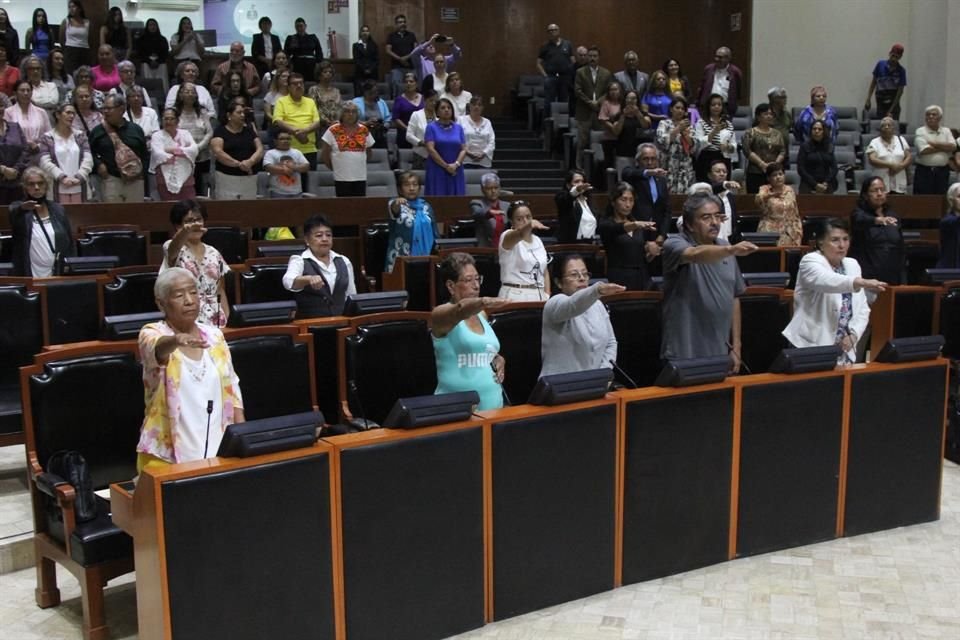 Adultos mayores fueron diputados por un día en el Congreso de Jalisco y sus propuestas podrían ser retomadas e impulsadas.