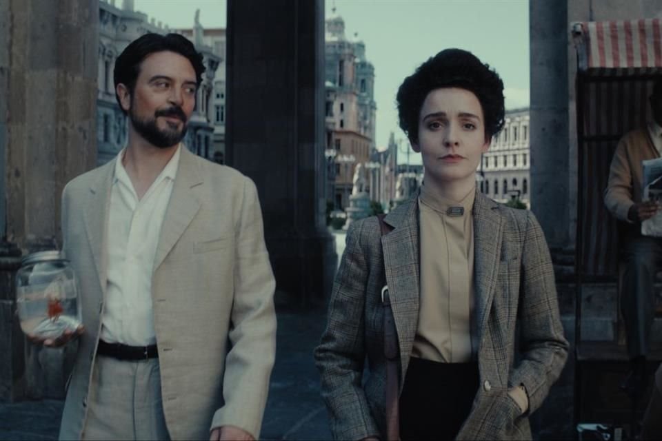 Esta biopic nos lleva a conocer a la famosa pintora británica Leonora Carrington.