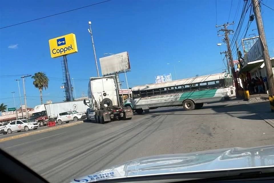 Balaceras y bloqueos se habrían derivado por la detención de un hombre, según una fuente extraoficial.
