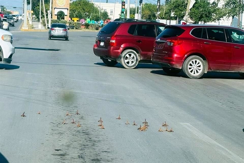 En distintos puntos de la Ciudad se reportaron ponchallantas.