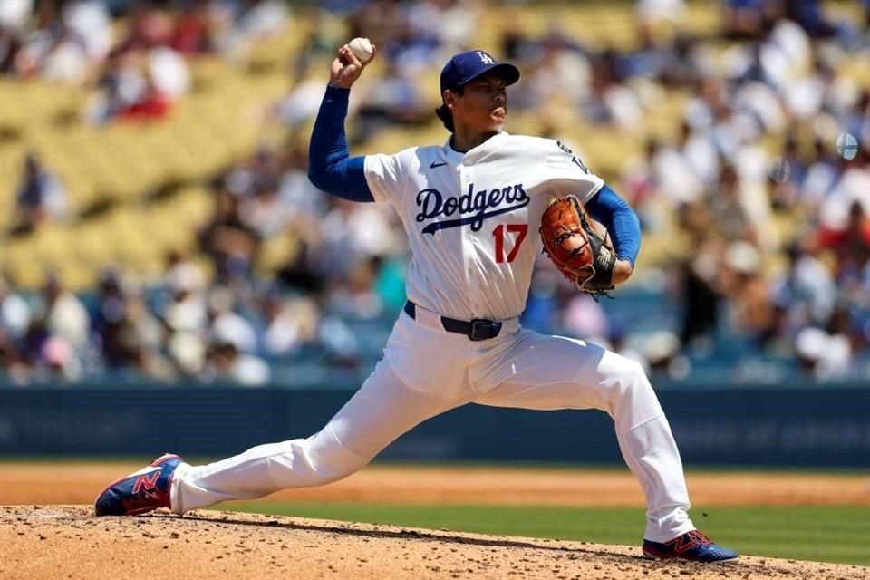 Ohtani fue el abridor de Dodgers. Lanzó 4 entradas completas y recibió 2 hits y una carrera limpia, y ponchó a 8 enemigos.