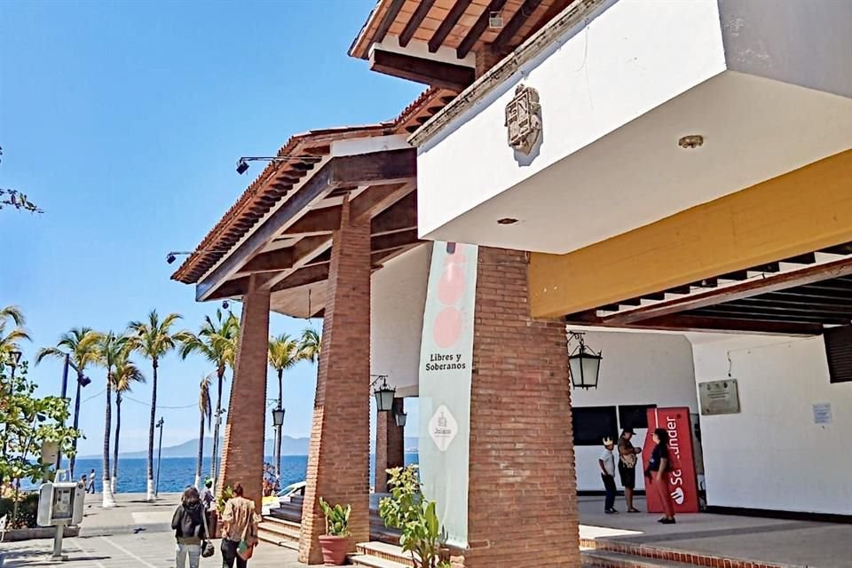 Los servidores públicos de Puerto Vallarta habrían brindado este tipo de mensajes en un evento convocado por el Gobierno Municipal.