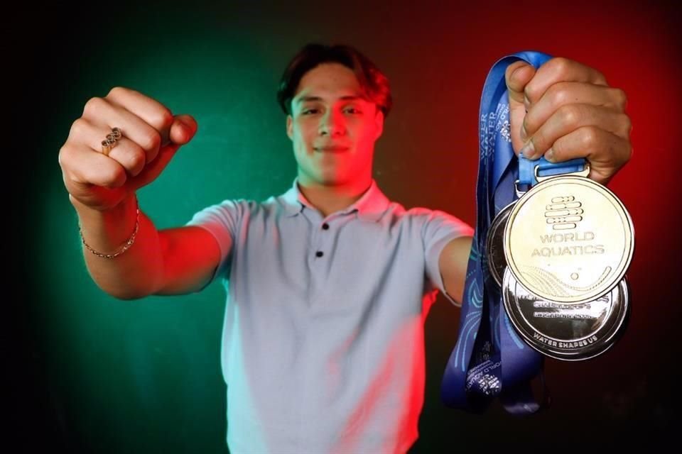 Osmar se trajo cuatro medallas del Mundial de Singapur: el oro que le arrebató a los chinos y tres platas.