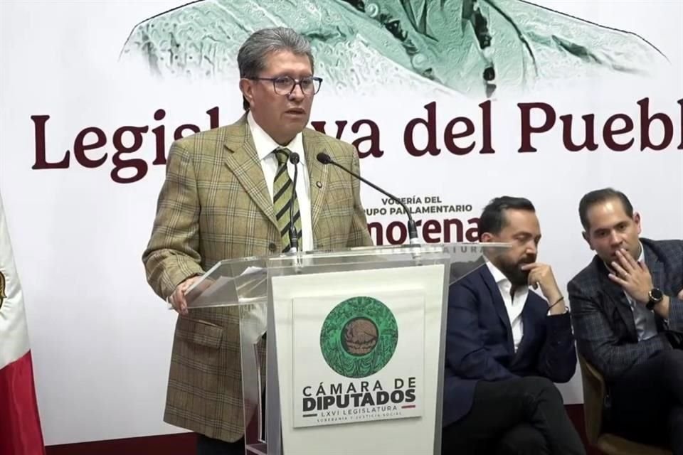 Monreal reiteró que no se arrepiente de su viaje a España porque no lo hizo con recursos públicos.