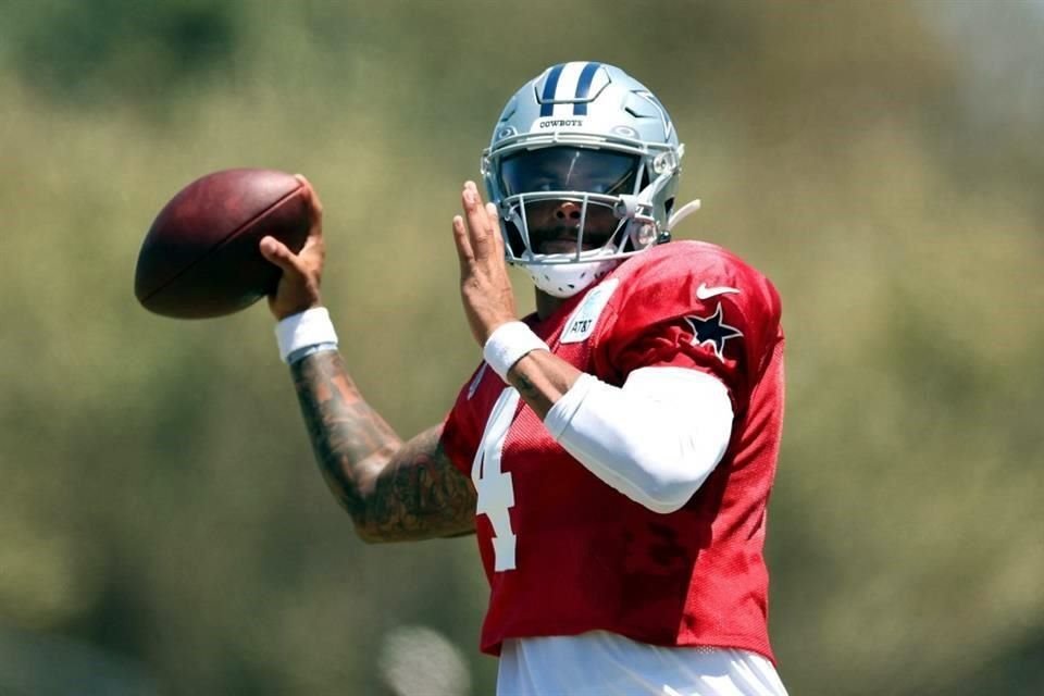 Dak Prescott sabe que no es fácil negociar con Jerry Jones, pero espera que Micah Parsons logre llegar a un arreglo para quedarse con los Cowboys.