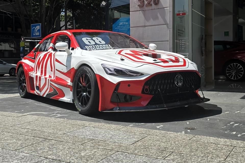 El motor que incorpora el MG GT es un V8 de más de 500 hp.