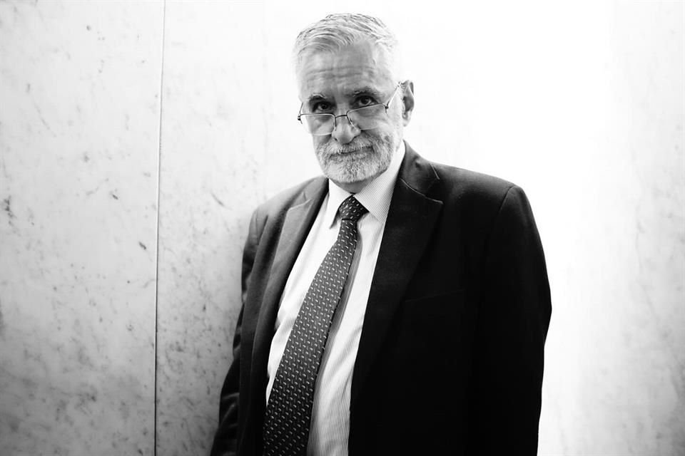 Víctor Jiménez (1945-2025), arquiteto, editor e principal divulgador do legado de Juan Rulfo, faleceu nesta quarta-feira, aos 79 anos.