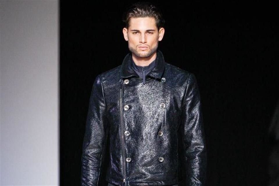 El modelo Jonathan Valdez fue consentido para los desfiles y campañas del creador italiano Giorgio Armani. Aquí narra algunas de sus experiencias.