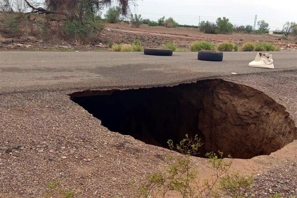 La tormenta tropical 'Lorena' causó afectaciones en Baja California Sur y ahora sus efectos se sienten en Sonora, con el cierre de vialidades, deslaves y socavones.