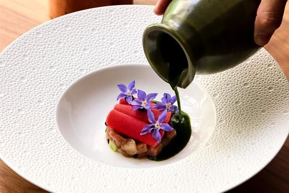 El restaurante Quintonil (CDMX), es poseedor de dos estrellas Michelín, al igual que Pujol (CDXM).