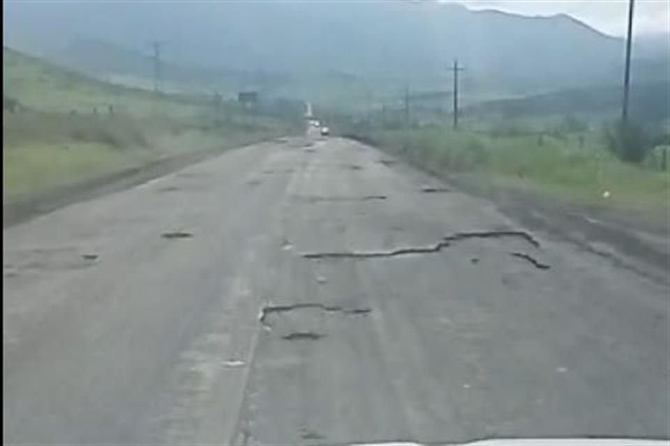 Tramos carreteros de Jalisco presentan deterioro.