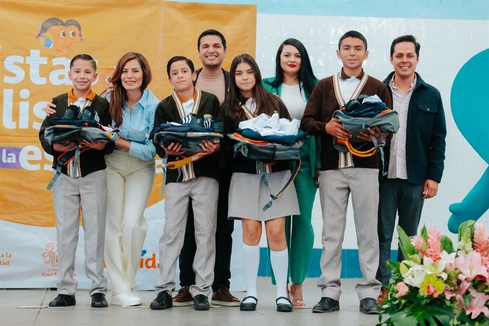 Entrega Guadalajara paquetes escolares