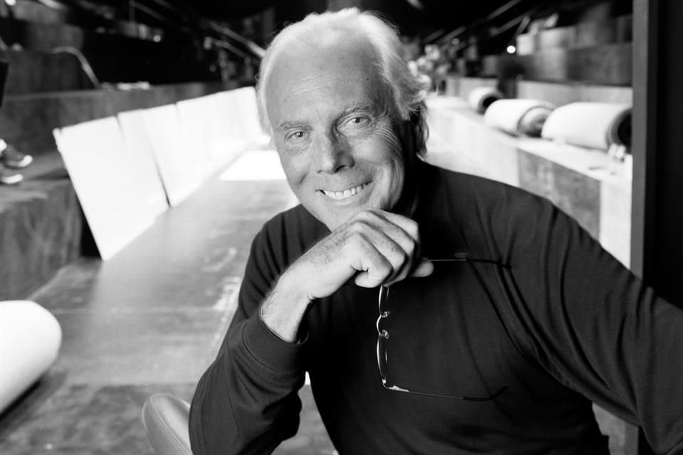 El diseñador Giorgio Armani, famoso por sus aportaciones al cine y la moda, y por hacer más bellos a sus protagonistas, murió a los 91 años.