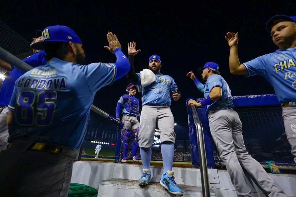 Charros contra Sultanes durante la Jornada 4.