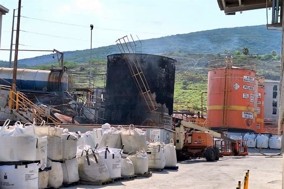 La explosión e incendio ocurrieron en un tanque de almacenamiento.