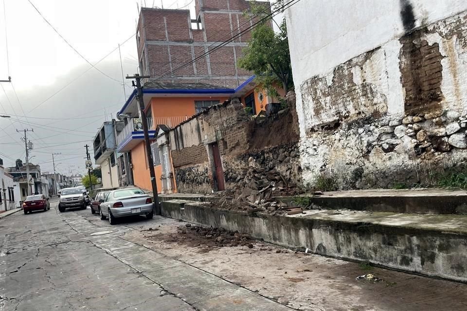 En Puruándiro, Michoacán una pared de adobe colapsó debido al reblandecimiento por las lluvias registradas.