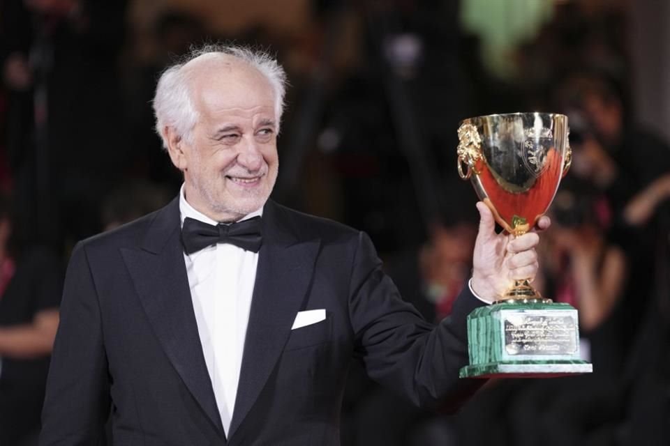 Toni Servillo ganó el premio a mejor actor por su papel en La Grazia, de Paolo Sorrentino.