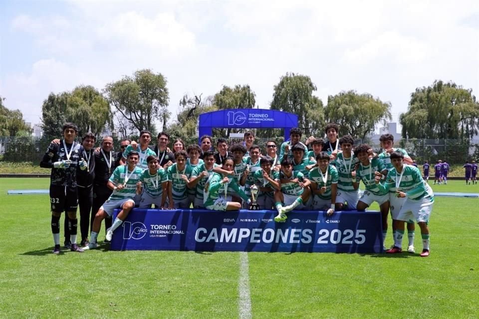 Santos se quedó con la corona de la décima edición del Torneo Internacional de Fuerzas Básicas.