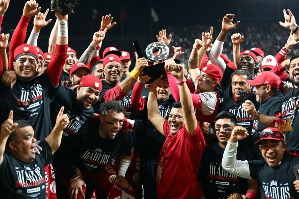 Los Diablos Rojos del México levantaron por segundo año consecutivo el título de la Zona Sur.
