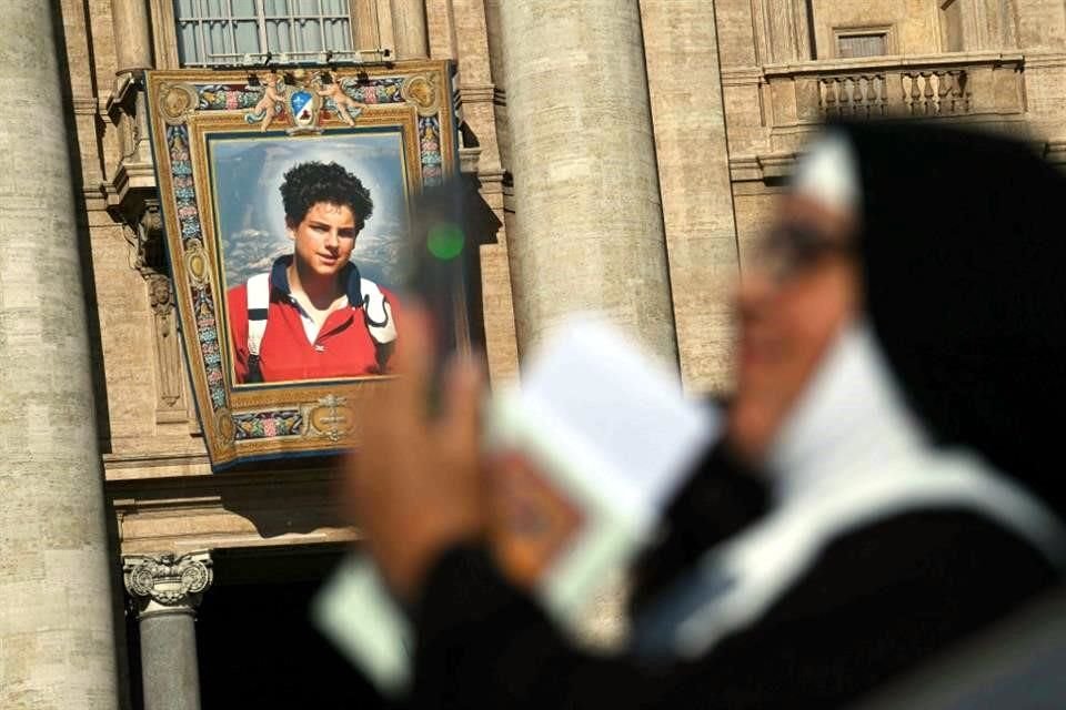 El Papa León XIV declaró santo a Carlo Acutis, un genio de la computación de 15 años, el primer santo millennial de la Iglesia Católica.