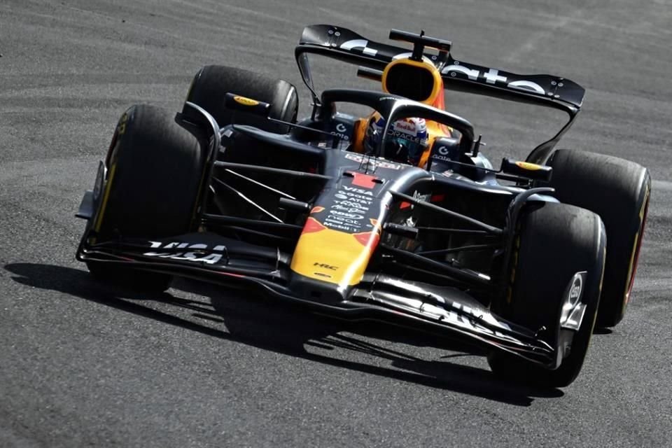 Max Verstappen aprovechó las condiciones de su bólido y logró su cuarto triunfo de la temporada.